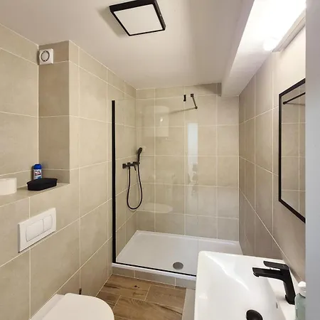 Modern Cosy Flat Near Vysehrad דירה *
